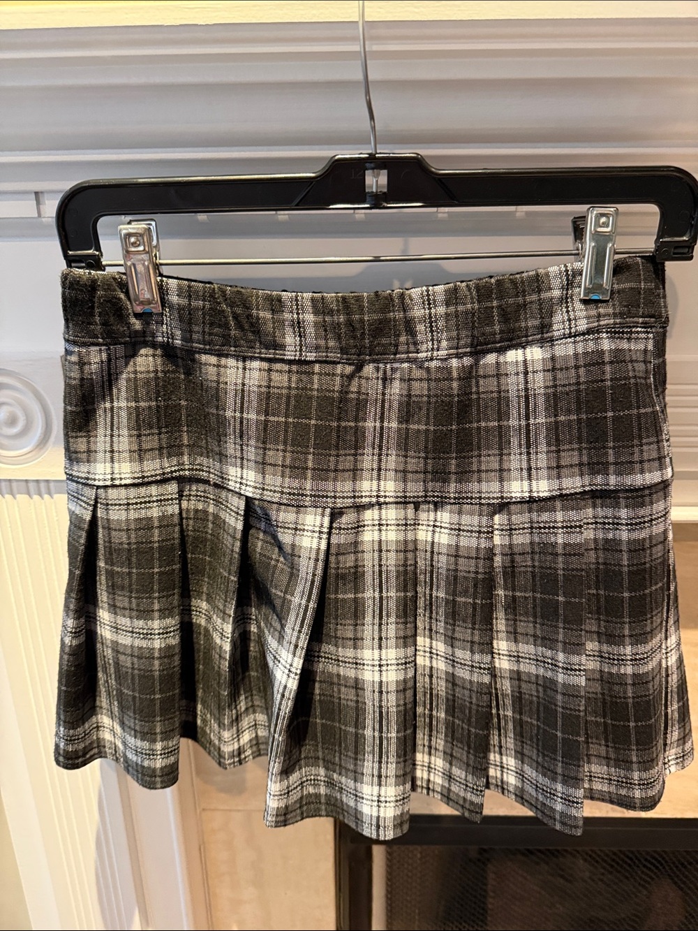 Abercrombie & Fitch Black and White Plaid Pleated Mini Skirt